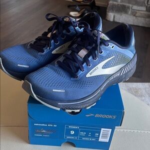 Brooks Women's Adrenaline GTS 22 Blue and Gray Athletic Shoes